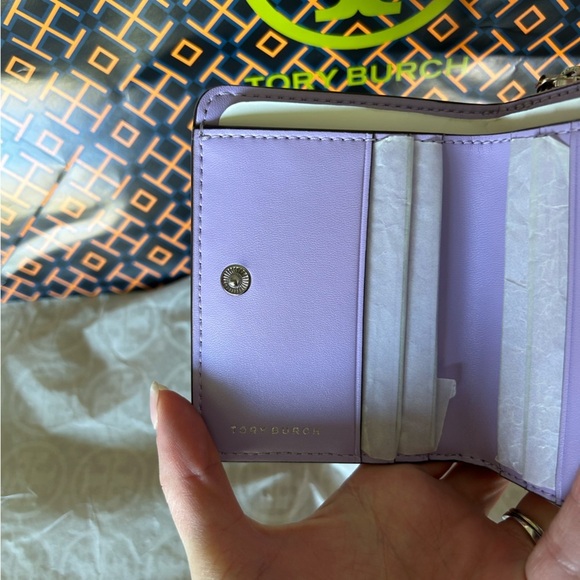 Tory Burch Britten Patent Bifold Wallet Lavender Silver Light Purple - Picture 5 of 11